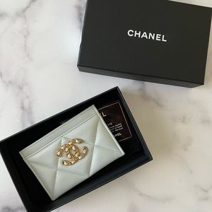 Baby blue Chanel 19 cardholder full set